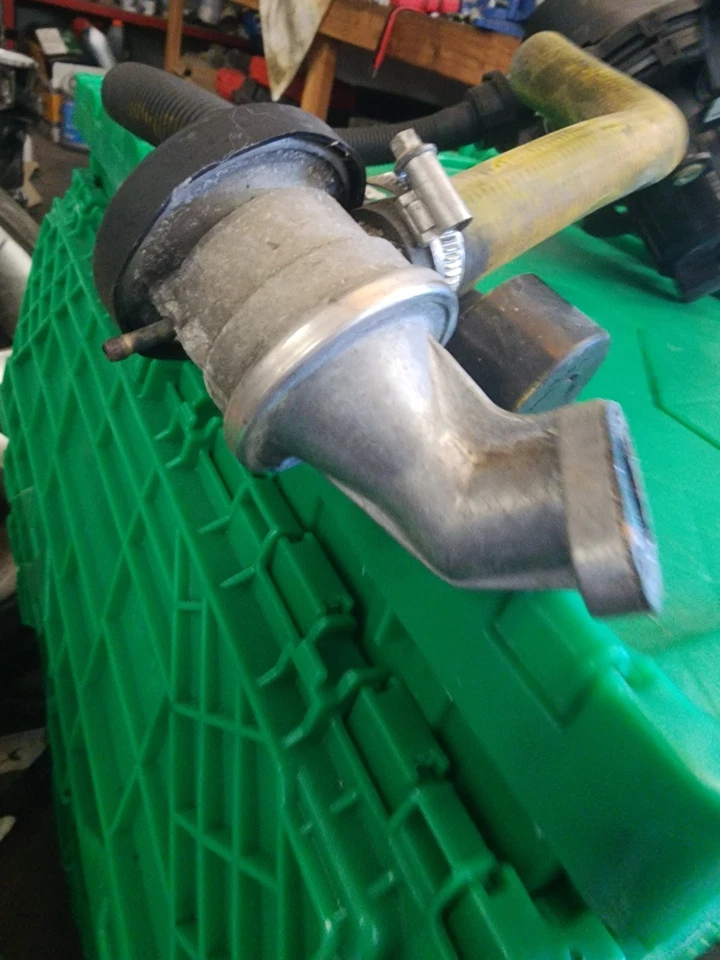 Bomba de aire secundaria con tubo BMW 323ic 323is 328i E36 emisiones smog 96-99 Foto 3 de 4