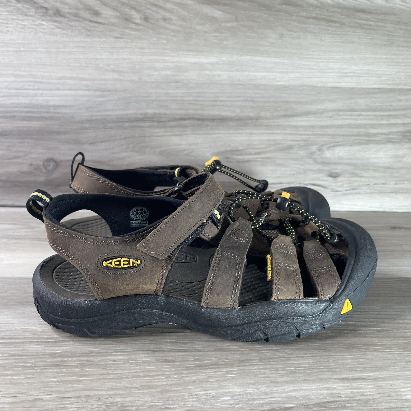 Sandali sportivi Keen Newport donna 6 in pelle marrone punta chiusa ad acqua