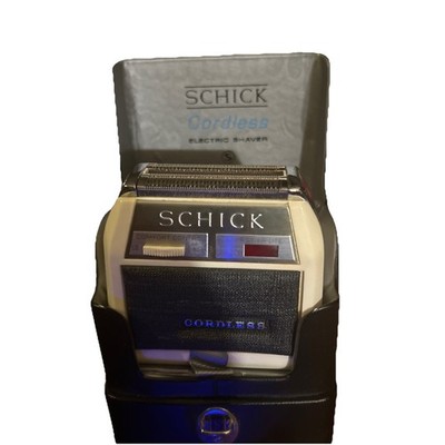 Vintage Schick Cordless Electric Shaver with Hard Case & Cord Will Not Charge