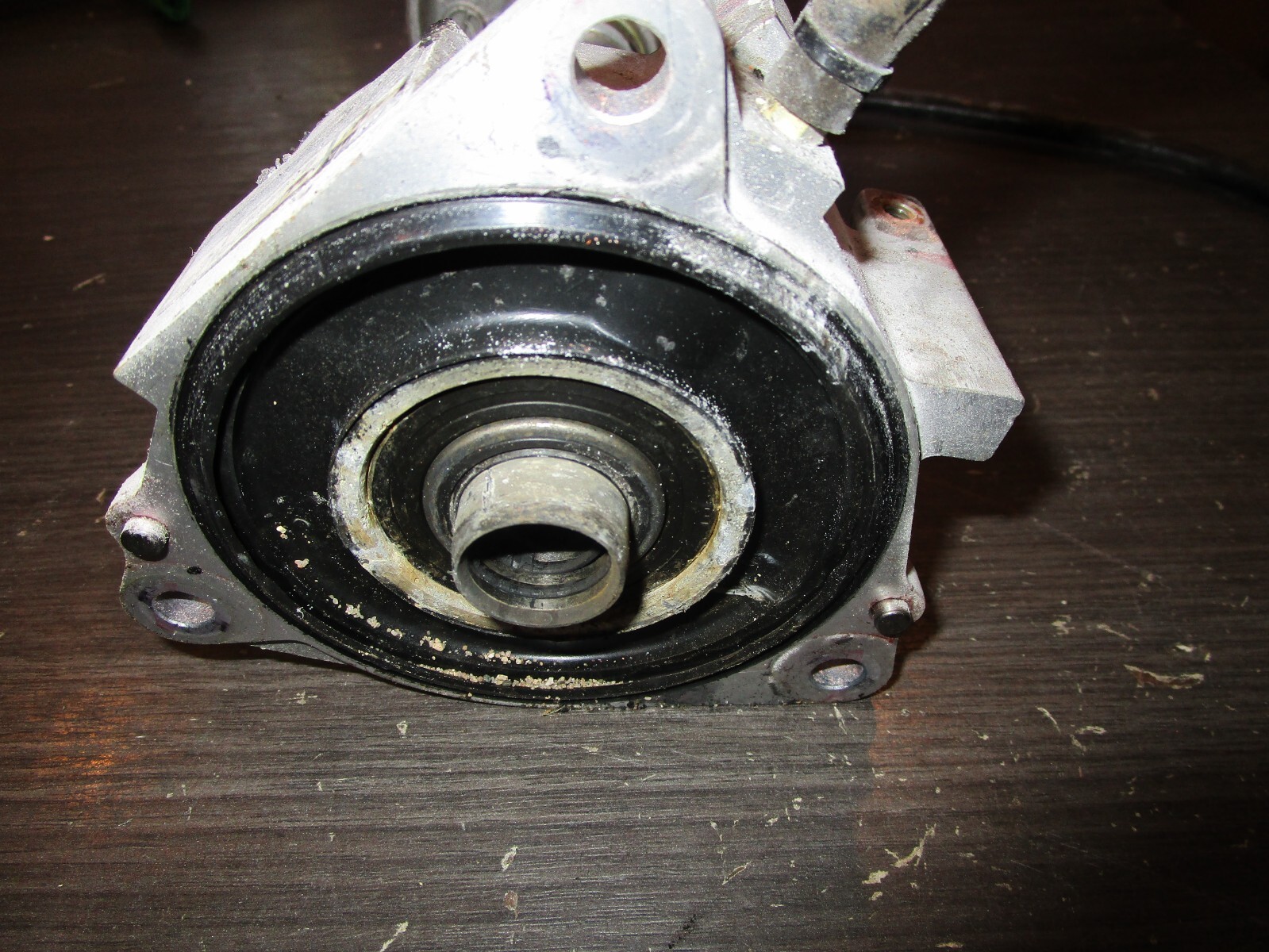 00 YAMAHA XLT 1200 MID SHAFT BEARING HOUSING 61X453320394 61X453320300 eBay