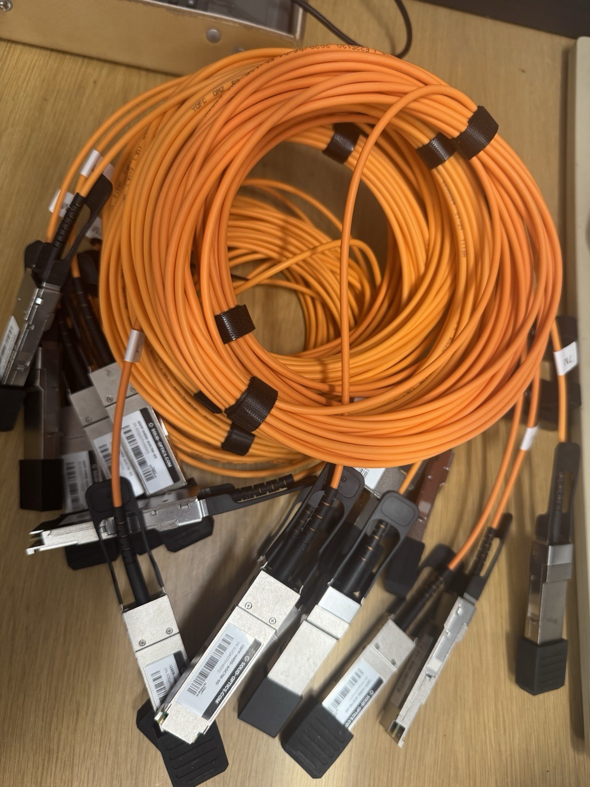 Solid optics QSFP-H40G-AOC7M-SO  9 Stück
