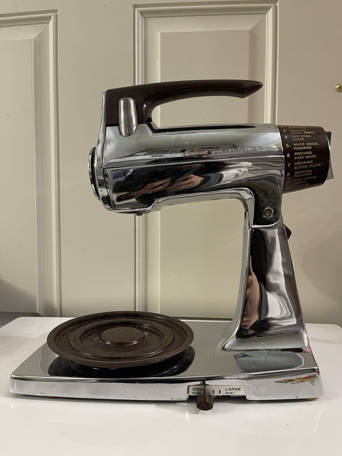 VINTAGE SUNBEAM 1-8B MIXMASTER 12 SPEED MIXER BROWN/CHROME W/BEATERS No Bowls