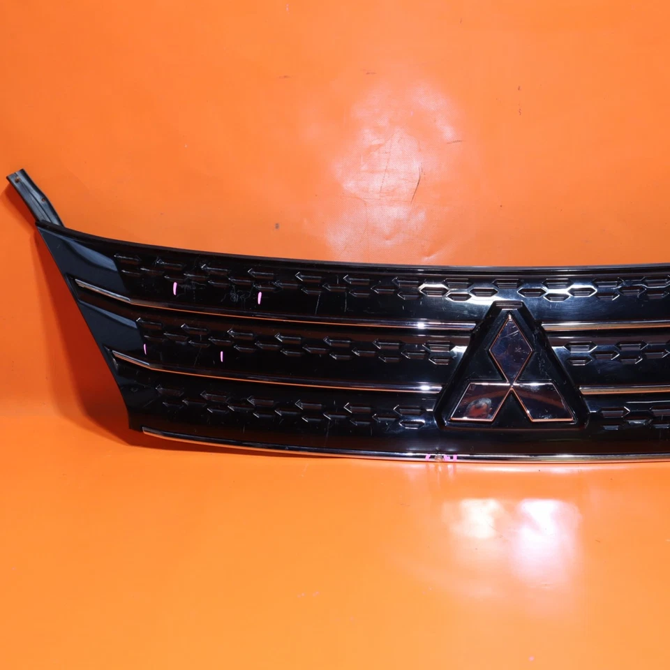 REJILLA MITSUBISHI OUTLANDER 2022 2023 62310W120P OEM Foto 2 de 4