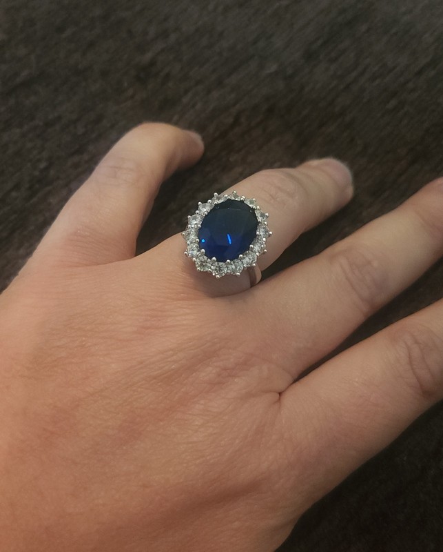 STERLING SILVER CLEAR STONE BLUE STONE STATEMENT RING SIZE 7 - 6 grams 