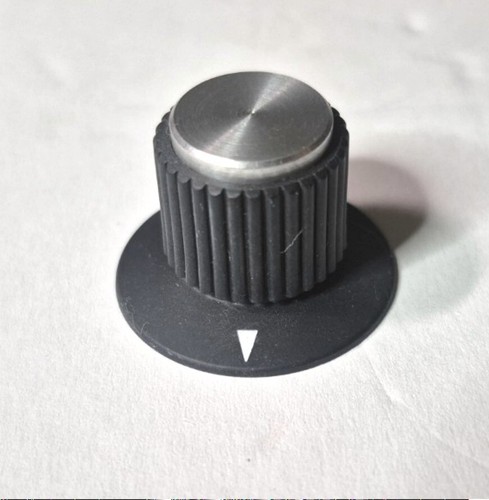 NOS VINTAGE NATIONAL RADIO CO. 1-1/8” DIAM. KNOB FOR 1/4" SHAFT - Picture 2 of 5
