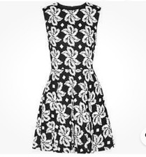 Diane von Furstenberg Jeannie Dress Sz 4 Leaf Print Black & White Fit Flare