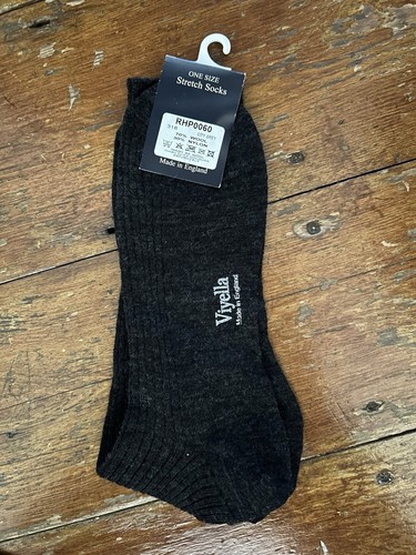 VINTAGE VIYELLA GREY ONE SIZE LONG STRETCH SOCKS 30% NYLON 70% WOOL NEW 90s - Picture 6 of 6