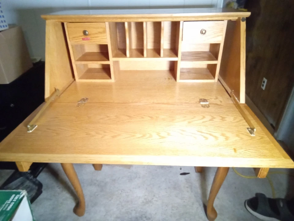 Escritorio Drop Front Secretary con patas Queen Anne con estantes y almacenamiento Foto 2 de 4