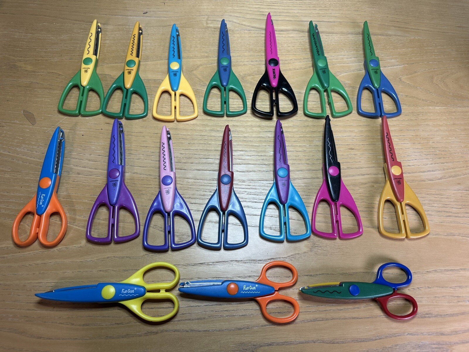 Decorative Edge Scissors for Scrapbooking and Crafting by Provo Craft  -image