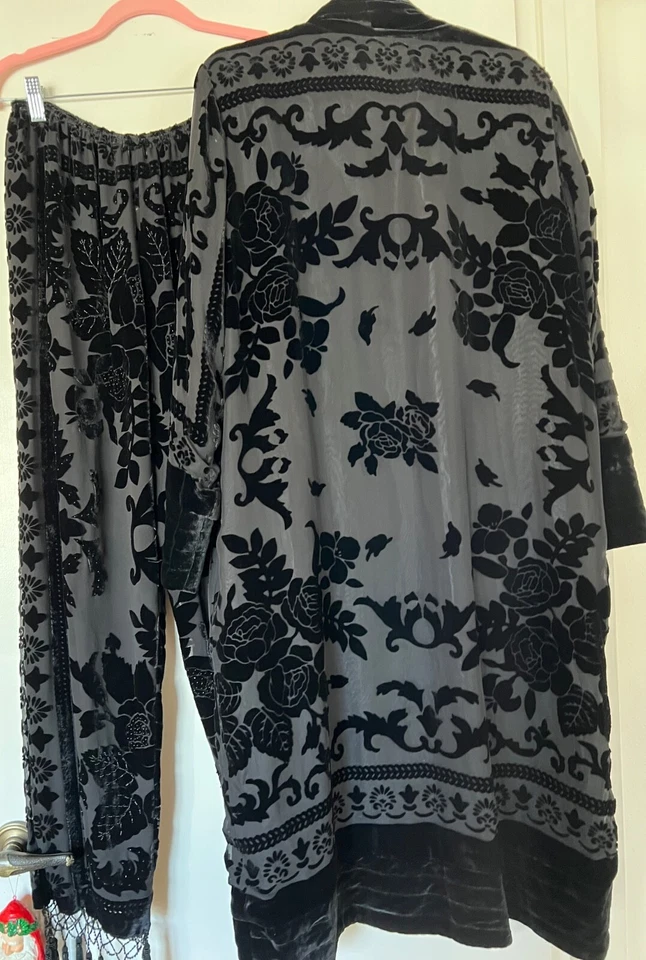 Pantalones y abrigo de noche vintage negros con cuentas de seda/terciopelo en relieve, M (10-14) Foto 2 de 4
