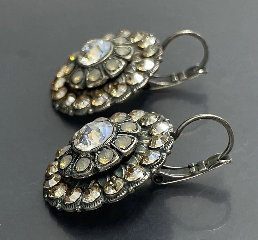 "Pendientes colgantes perforados con flores de cristal AB beige enchapados en plata Mariana 1 1/8""" Foto 2 de 4
