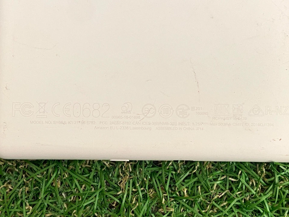 Amazon Kindle 8th Generation SY69JL 6" 4GB Wi-Fi White eBook Reader (E28) - Image 4 of 4