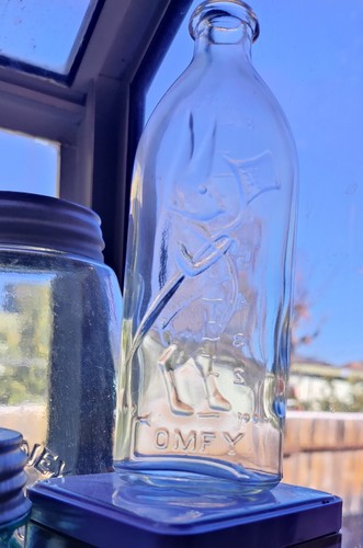 Early Comfy Bottle w/ Embossed Bunny & Oz. EASTER! Vintage Mint Condition.