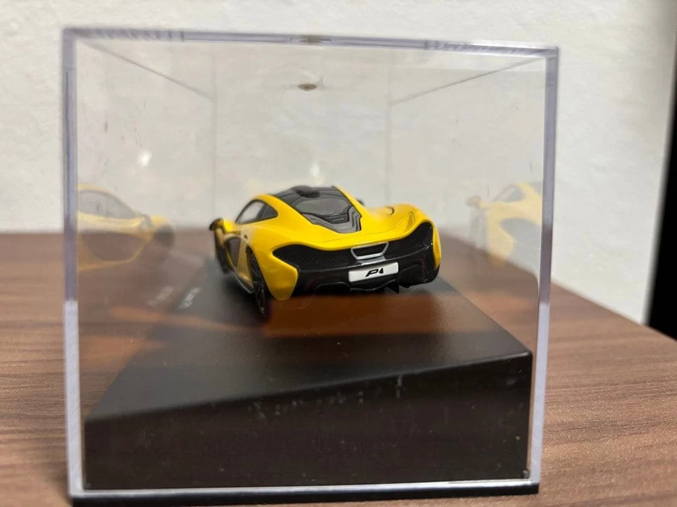 Modellino mini auto AUTOart McLaren P1 1/43 giallo con vetrina nuovo - Immagine 4 di 4