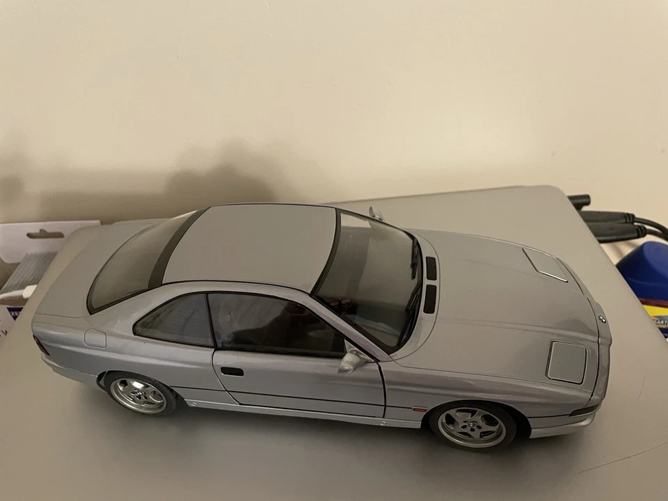 1/18 BMW Serie 8 850 CSi (E31) 1992 coche modelo diecast plateado de Solido S1807004 Foto 3 de 4