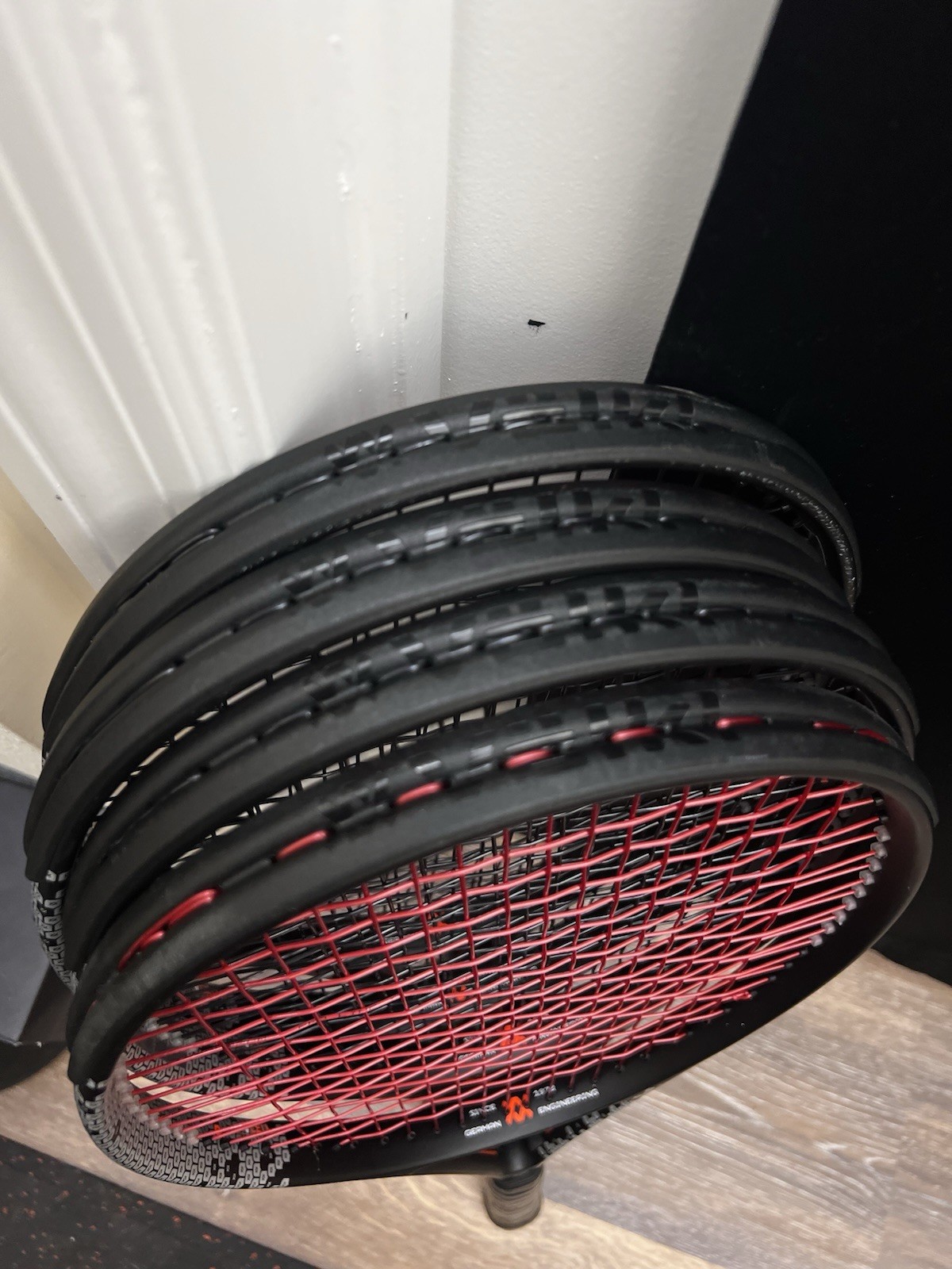 Black/red Lot Of 4, Model V-feel 9, Mpn V-feel 9