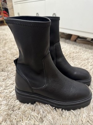 L'intervalle Black Leather Mid-Calf Chunky Sole Pull On Lined Round Toe Boots