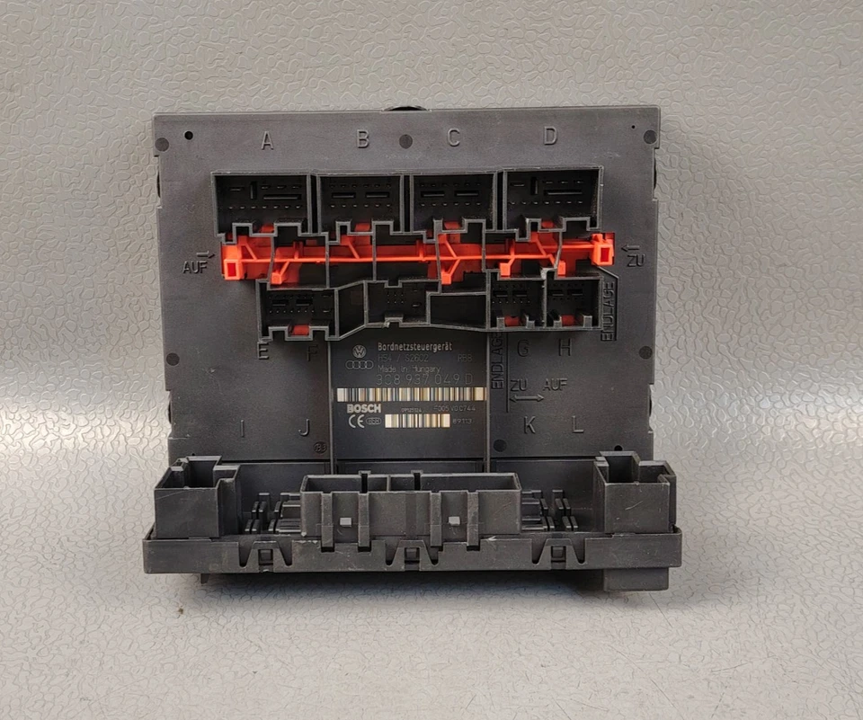 VW CADDY PASSAT 2.0 TDi 103KW BODY CONTROL MODULE BCM FUSE BOX 3C8937049D - Image 4 of 4