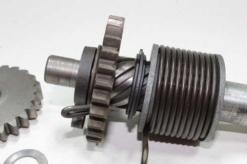 1975 Yamaha DT125B OEM Kickstart Shaft Starter Gears 315-15660-01-00 R33 - Picture 5 of 7