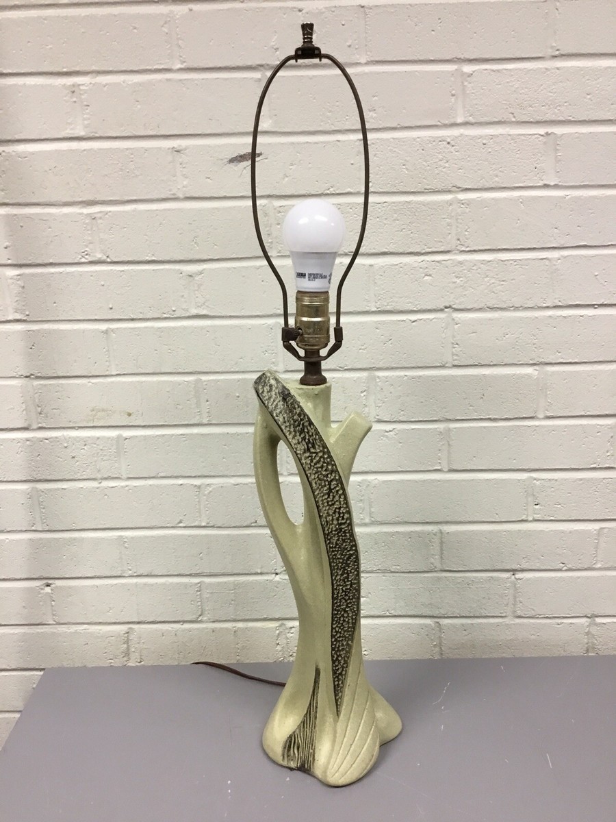 VINTAGE PLASTO MFG TABLE LAMP SEA FOAM GREEN MOLDED CHALKWARE