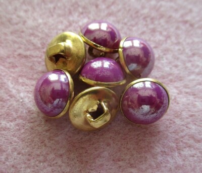 10 x 10 MM LILA SÜSSIGKEITENFARBE ACRYL PERLE GOLD RÜCKSEITE AUF SCHAFTKNÖPFE
