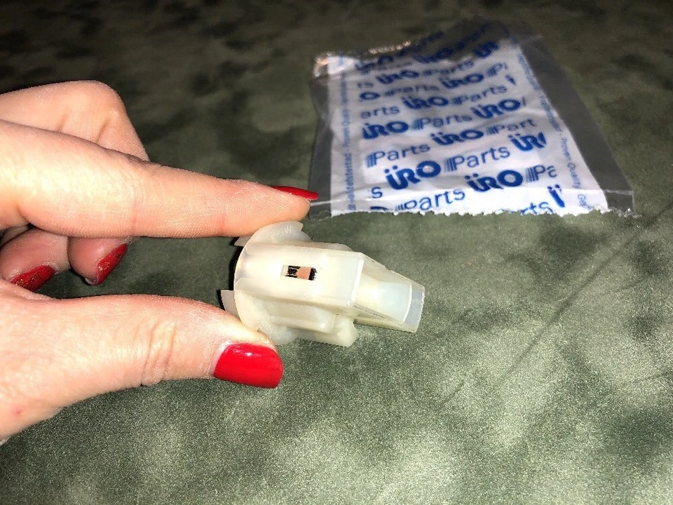 BMW E31 E34 E36 Z3 E39 E65 E66 Z4 Bombilla Enchufe para 12V-21W Bombilla URO 63211379399 Foto 2 de 2