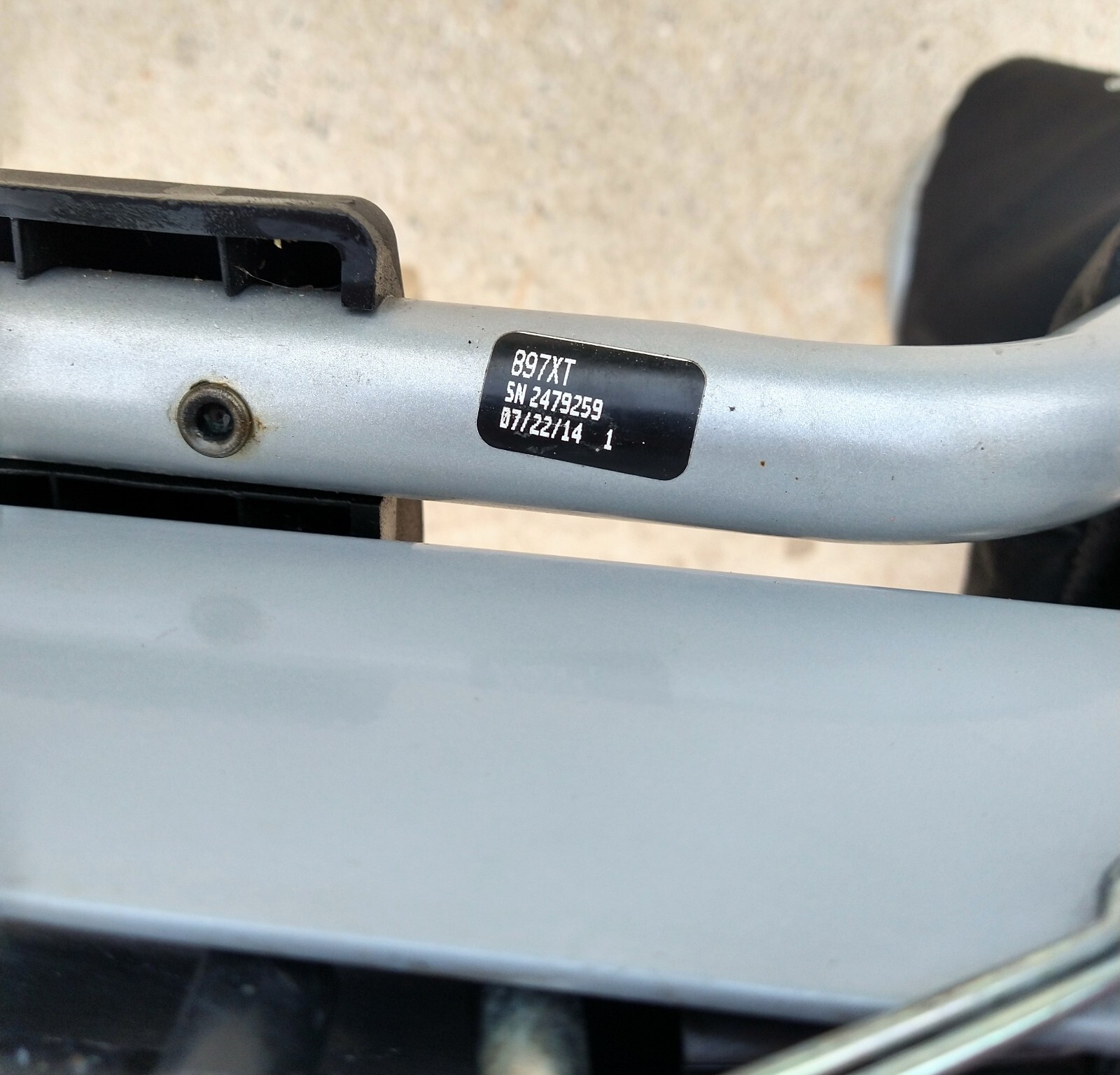 THULE Hullavator Pair 897XT Kayak Gas Shock Lift Assist Automobile Roof Carrier 