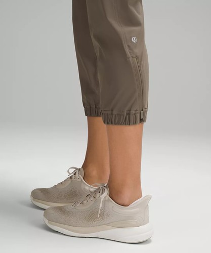 New Lululemon Adapted State High Rise Cropped Jogger - Retail $118 - Picture 28 of 34