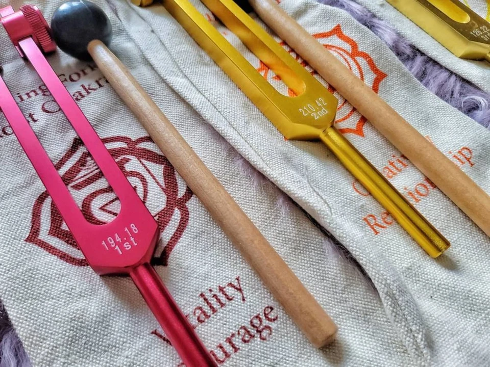 ESPADA SONORA El concepto de una "espada sonora" puede verse como una representación metafórica Foto 3 de 4