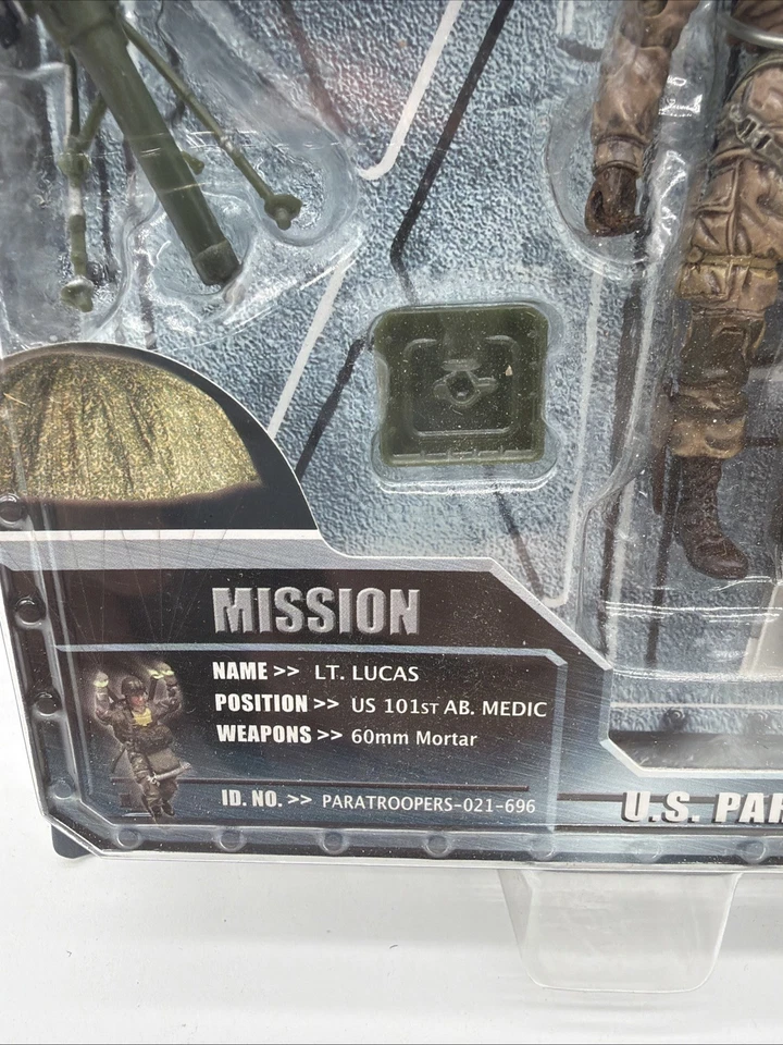 BBI Elite Force 1/18 美国伞兵 LT. Lucas 101st 空降医师 - 全新带盒 — 第 3/4 张图片