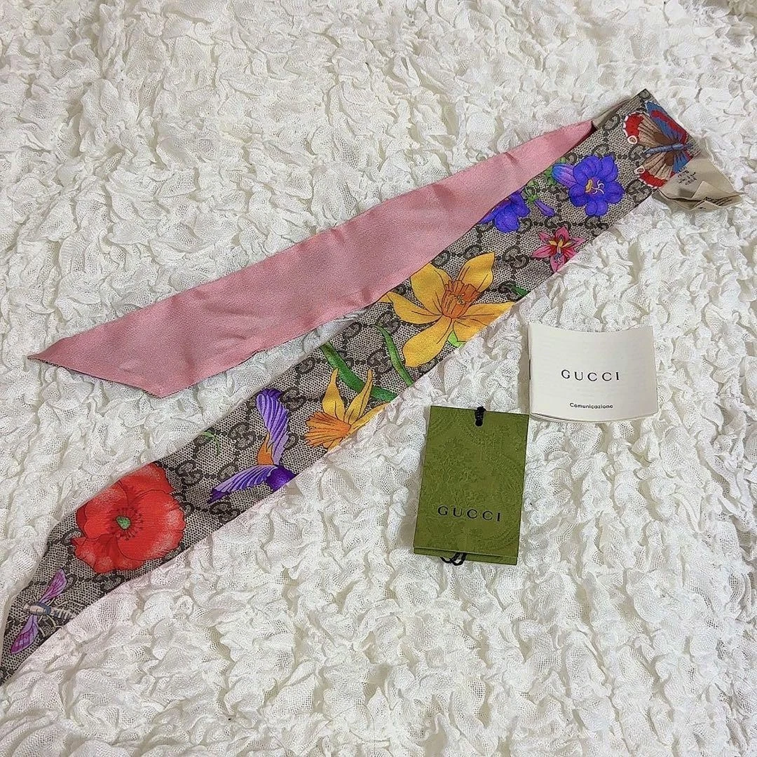 Foulard Gucci nœud papillon fleur rose