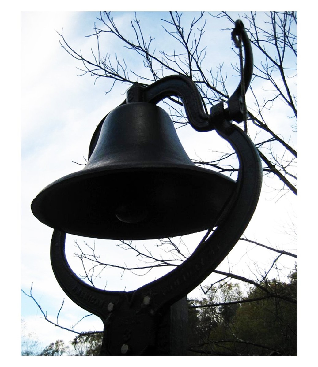 Ebros Gift Cloche En Fonte Rustique Vintage De Style Western Ferme Coq Poule Porte Mur Dîner Cour Cloche Extérieur Sud-ouest Ferme Cowboy Cowgirl Accent Bells