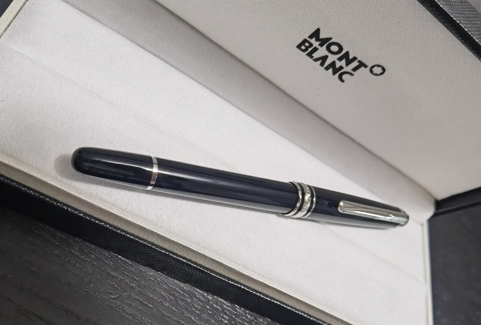 Montblanc Meisterstuck Black/PLATINUM Rollerball Pen 163 New