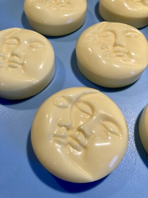 Sunflower-Sandalwood scented Solid Shampoo Bar
