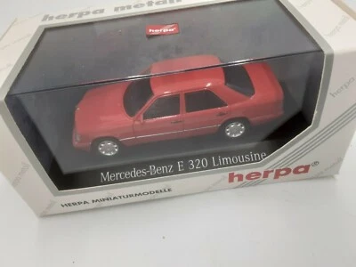 mercedes benz E320 limousine 1/43 herpa rouge (rare) ....