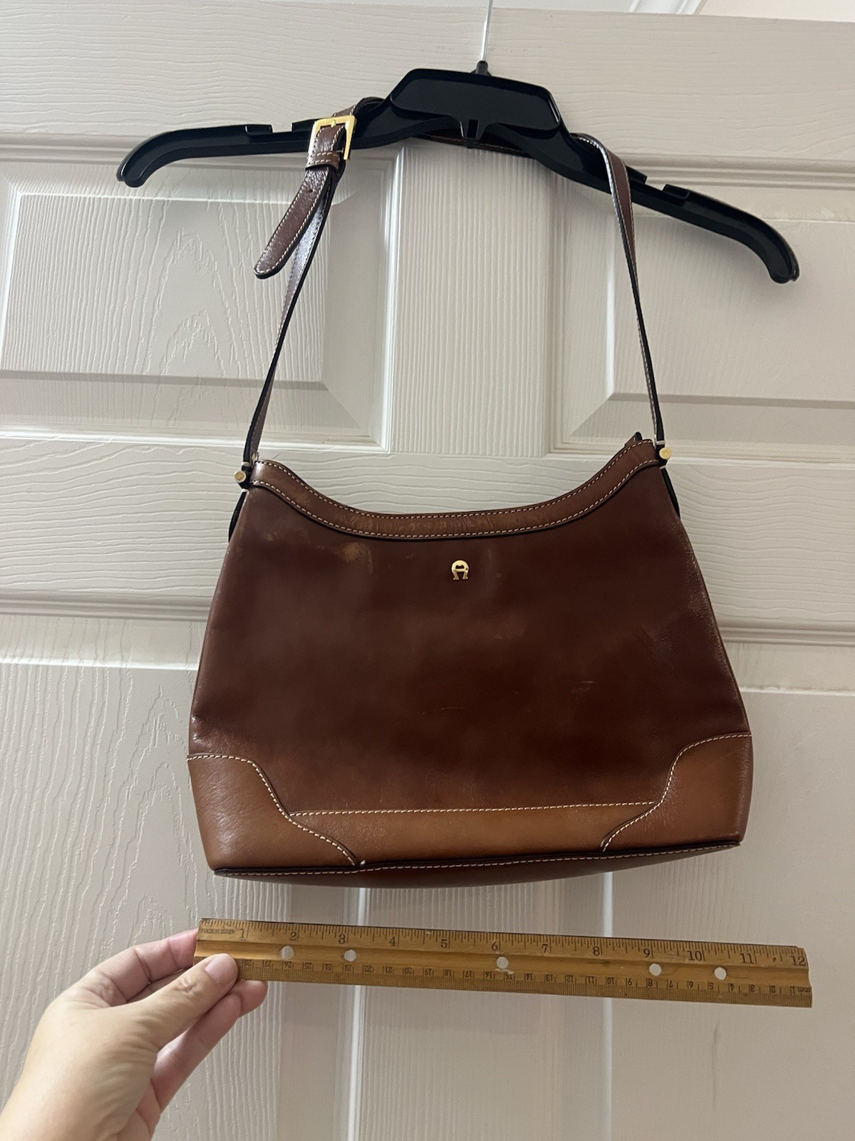 VTG Etienne Aigner leather shoulder bag, two-tone design, horseshoe logo.