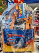 Hot Wheels Gift Set With Super Treasure Hunt 171/250 Porsche 356 Outlaw & More