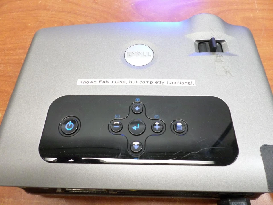 Dell Silver 3400MP DLP Projector with Case and Accessories (Lamp hours 545 used) - Image 4 of 4