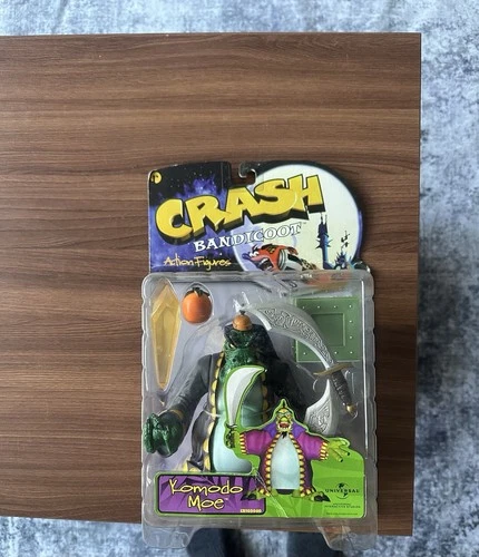 Crash Bandicoot Komodo Moe Figure Larger Version 7.5 Inch With Accessories NIB - Picture 1 of 2