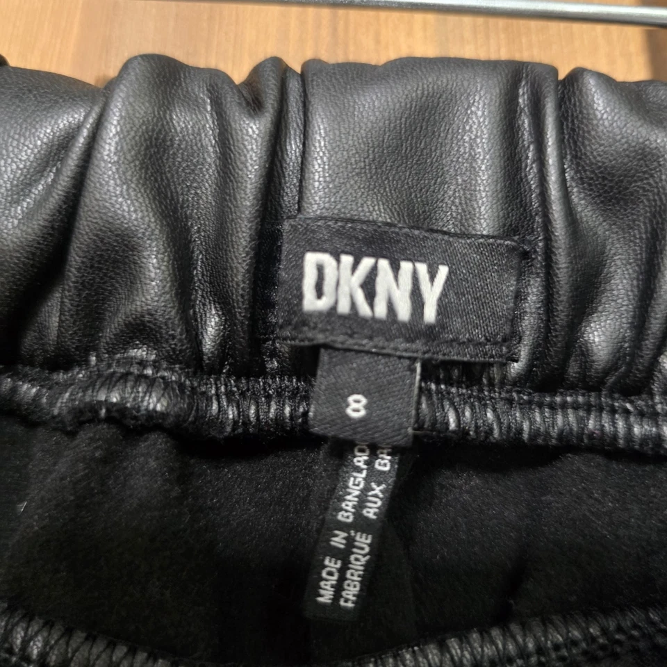 Falda DKNY Niñas 8 Negra Imitación Cuero Juvenil Línea A Pull-On Cintura Elástica Vegana Foto 2 de 4