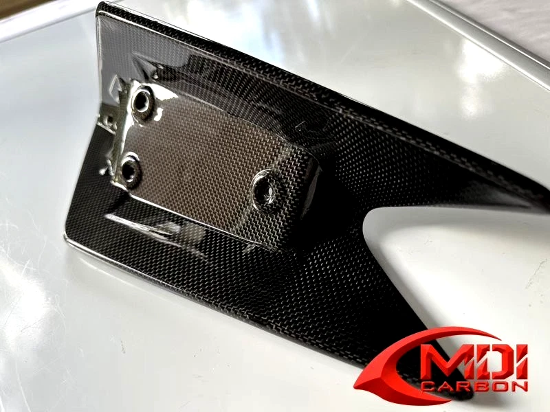 Panel inferior Aprilia RSV4/TUONO V4 2021-2025 100 % FIBRA DE CARBONO Foto 3 de 4