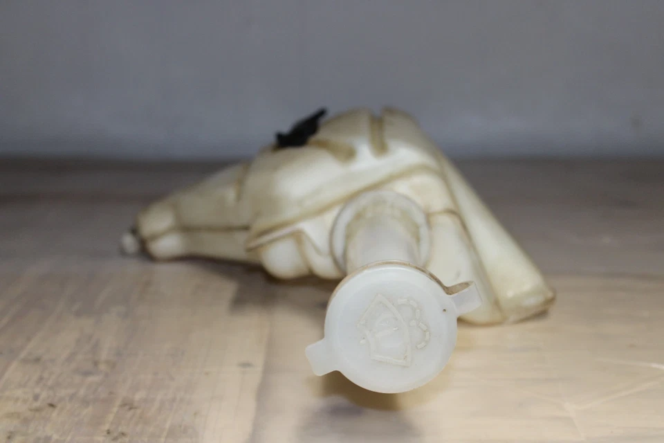 Mazda 626 1993-1997 depósito de líquido para lavadora de parabrisas con conjunto de bomba Foto 2 de 4