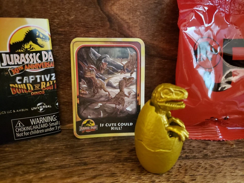 Парк Юрского периода 30-й Captivz Build N Battle Dinos Золотой Металлик Малыш Велоцираптор  - Изображение 2 из 2