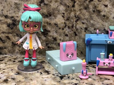Shopkins Happy Places Bright Bunny Science Lab Welcome Pack Cici