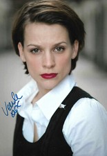 Veerle Baetens autograph signed 20x30 cm picture 