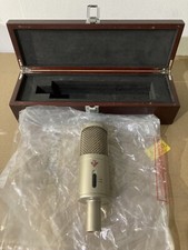 Studio Projects B1 Large-diaphragm Cardioid Condenser Microphone W/ Wood Case