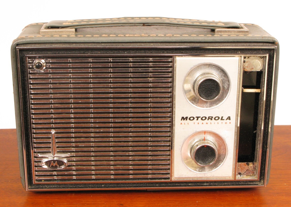 VINTAGE MOTOROLA X31A PORTABLE TRANSISTOR RADIO FOR PARTS OR
