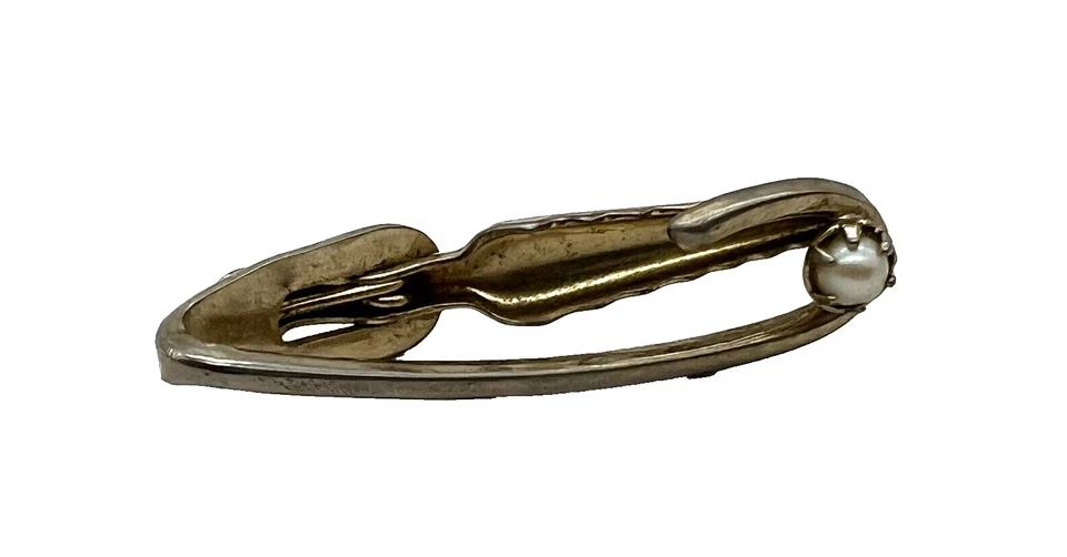 Clip de corbata vintage tono dorado con pequeño acento de perlas de imitación Foto 3 de 4