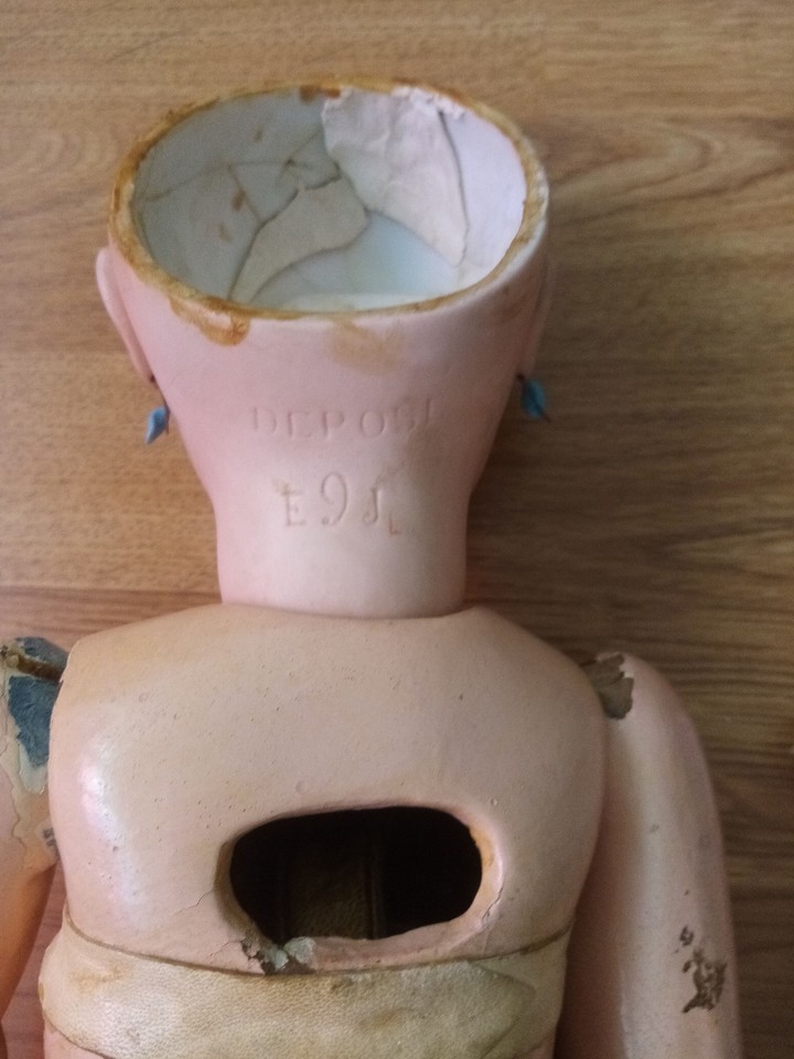 Poupée Jumeau Bouche Fermée – Tête Porcelaine E14J – Corps Ancien – Collection