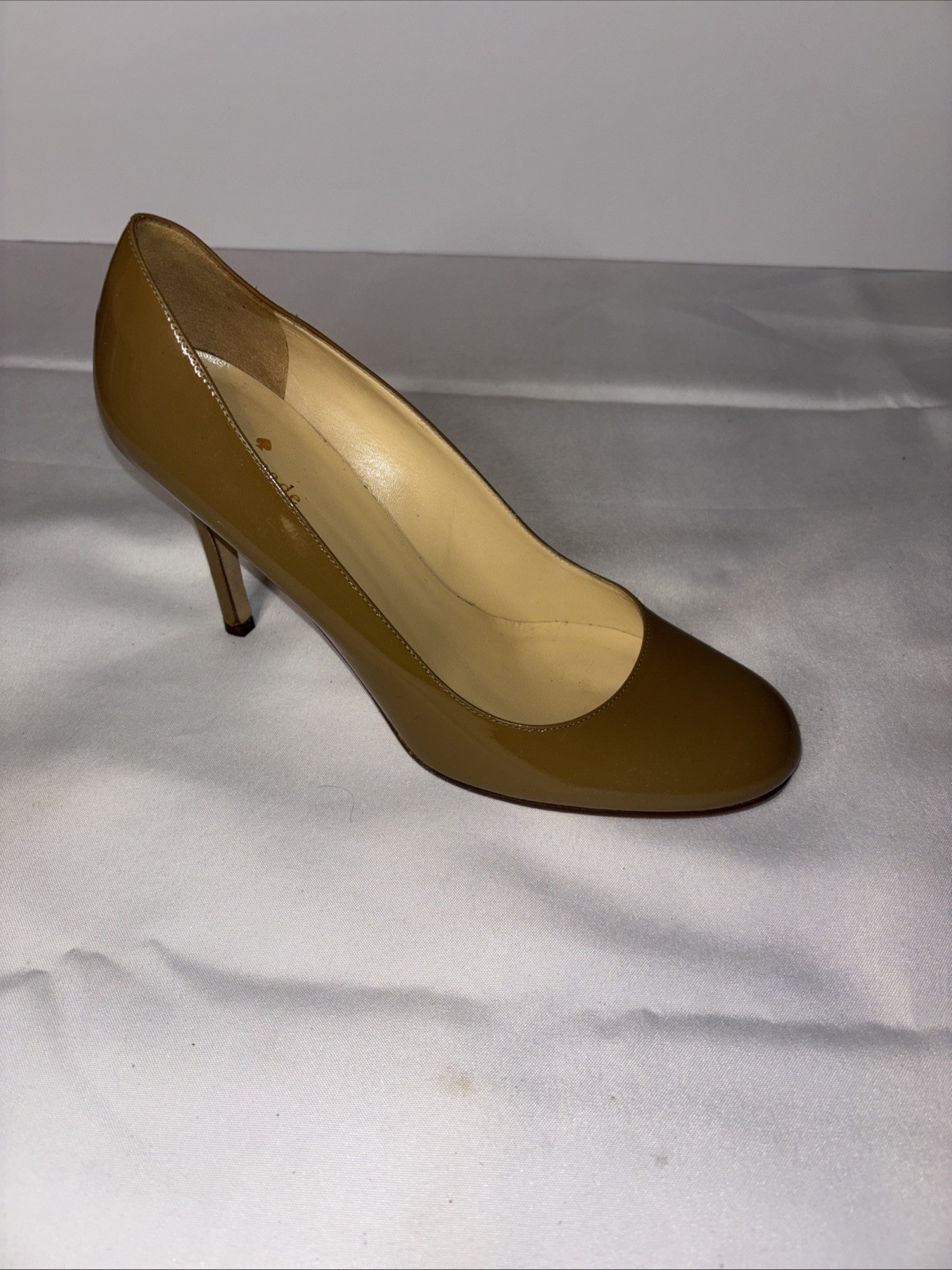 Zapatos de salón Kate Spade New York Karolina para mujer charol camel talla 9,5 B